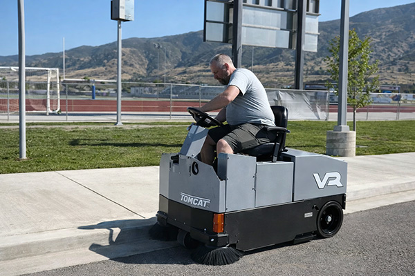 Tomcat Balayeuses – balayeuse à plancher gamme professionnelle | PADEMA